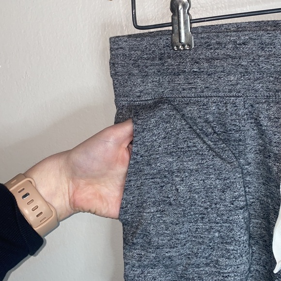 🦋Adorable Grey Nike shorts! - Picture 4 of 9